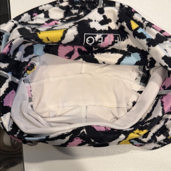 Fleo Abstract Print Women's Shorts - Picture 3 of 7